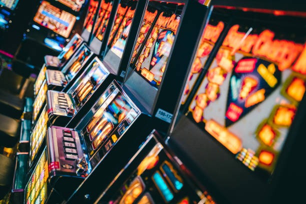 simenang mobile app interface showing live football betting and casino games